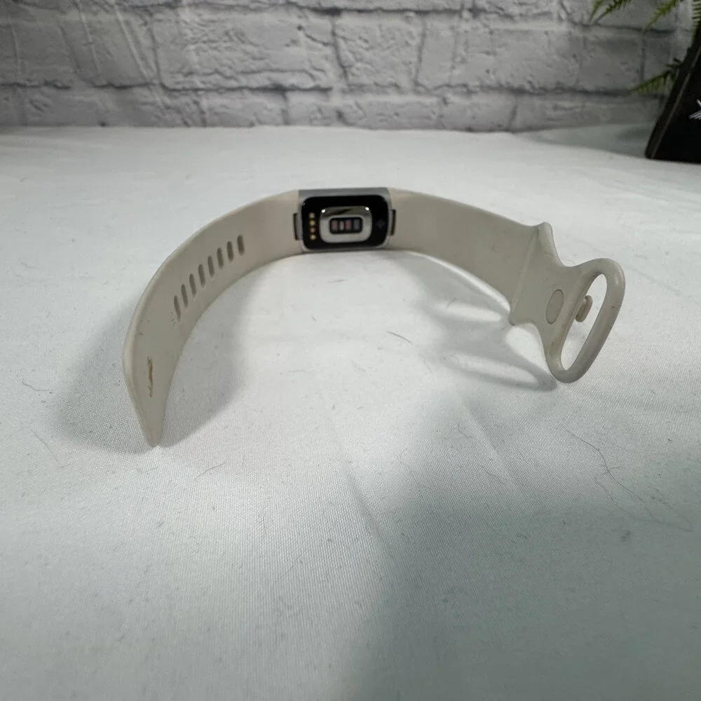 Fitbit Charge 5 Fitness Activity Tracker White Lunar Band Works Heart Rate Sleep